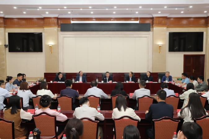 国家民委召开年轻干部座谈会